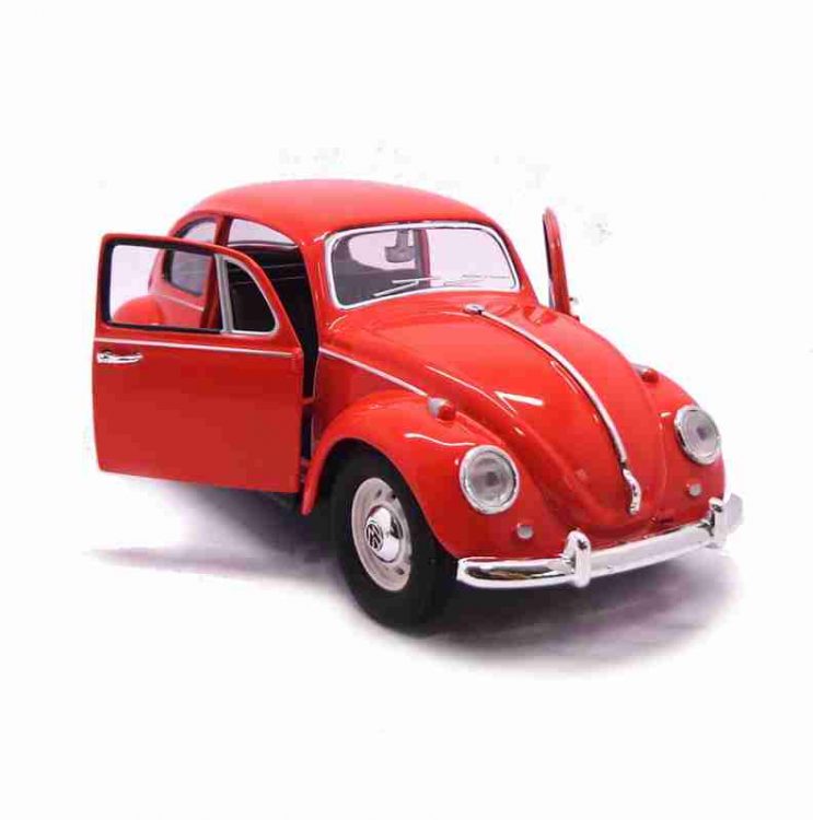 Coche A Escala 1:24 Volkswagen Beetle 1967 - Edición Gremlins, Con Figura Del Gremlin, Puertas Abribles Y Presentado En Vitrina