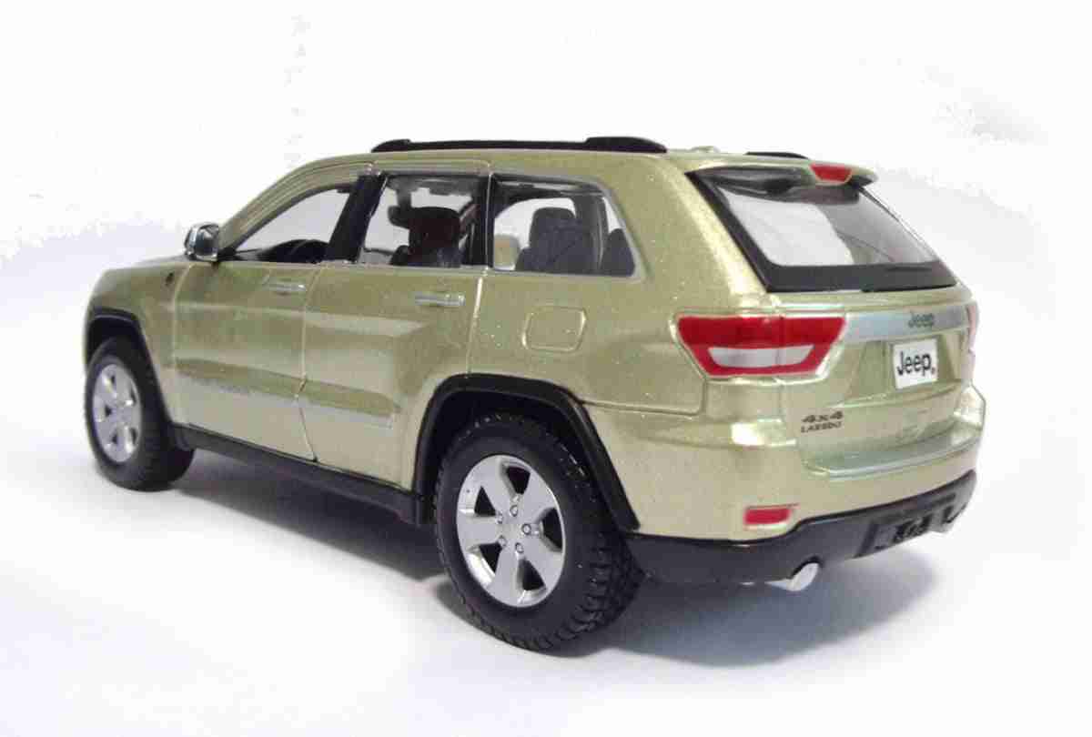 jeep_grand_cherokee_laredo_dourado_2